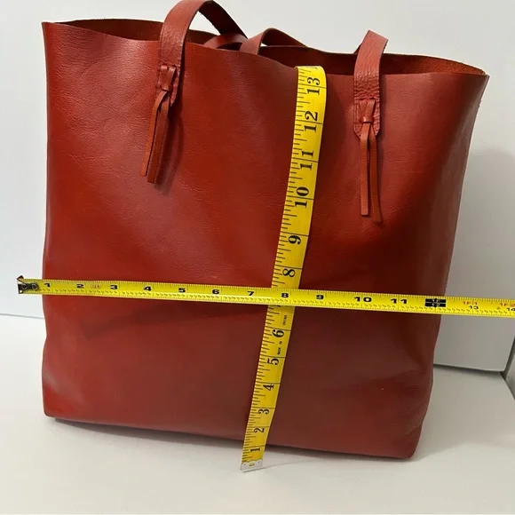 MADEWELL - The Transport Tote: The  Tassel-Tie Edition in Fresh Chili color - Picture 9 of 16